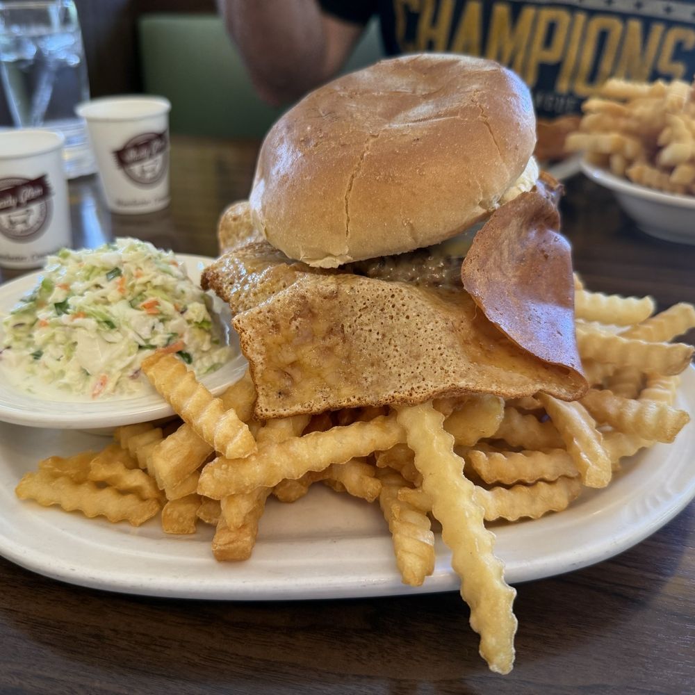 Shady Glen - Cheeseburger platter - Burgers Near Me - Manchester, Connecticut Shady Glen - Cheeseburger platter - Burgers Near Me - Manchester, Connecticut