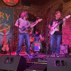 Bach to Rock Tanasbourne - The Links of Time student band from Bach to Rock music school in Tanasbourne rockin' the McMenamins White Eagle Saloon.