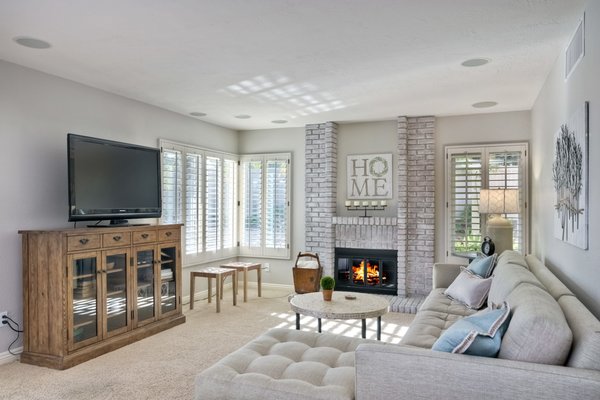 Interior House Painting Projects - Whether you’re seeking a simple touch up, a complete style renovation, or sprucing up the home to sell it and maximize the sale price, Don’t Blink Painting is the professional painting service for you. We offer a full suite of services tailored to the personal needs and goals of San Diego residents.

What sets us apart from the rest is that we understand that the quality of the work we provide sets the stage for your everyday life in your home.

You may not be aware of how colors evoke emotions, but if you take a few minutes to recall the last beach sunset you watched you might notice that it lowers your heart rate or brings a smile to your face. That’s because colors can affect our overall mood and relax or energize us.

In a painting project, colors can also perplex us. When trying to get just the right color, we are faced with choosing between various shades, tints, and sheens. With so many choices, it can be overwhelming.

Our painting professionals will work with you to learn what you want each room in your home to radiate. We will then go over paint choices and offer recommendations based on our extensive experience. Not only do we rely on our own expertise, we also work closely with local San Diego professional color consultants to provide you with the best overall experience.

Don’t Blink Painting. Professionalism at the highest level.