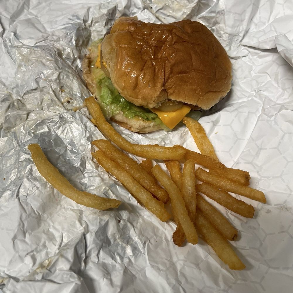 Snappy's - The bun and lettuce are both wilted - Burgers Near Me - Las Vegas, Nevada Snappy's - The bun and lettuce are both wilted - Burgers Near Me - Las Vegas, Nevada