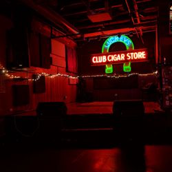 Luckey's Club - The stage