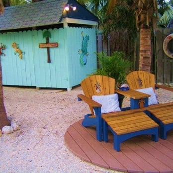Island Bay Resort - Private beach shower and seating - Resorts Near Me - Tavernier, Florida