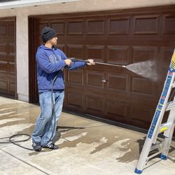 Sparkling Windows by De'Alex - Garage doors being pressure washed