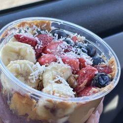 The Lean Bean - Peanut butter açaí bowl