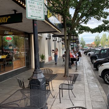 Noble Wave - Street parking and tables outside. - Cajun/Creole Near Me - Salem, Oregon