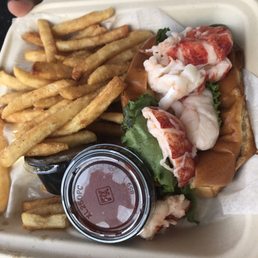 Smallah Lobster roll