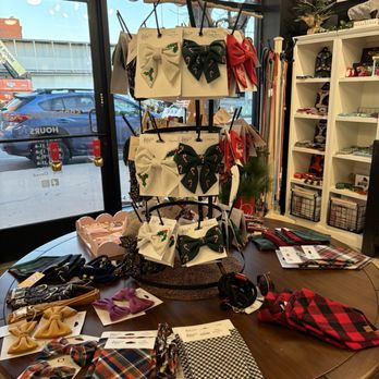 Mixed Mutt & Co - Deck out your favorite pooch for family Christmas pictures! - Pet Stores Near Me - Independence, Missouri