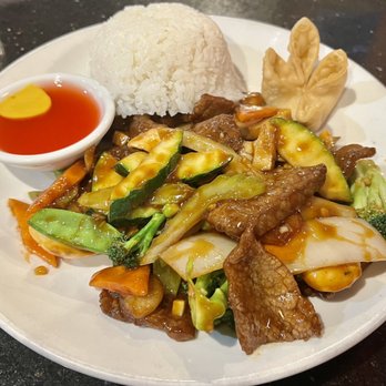 Lime Leaf - Sriracha beef lunch with white rice & Cream Cheese Wonton. - Asian Fusion Near Me - Casper, Wyoming