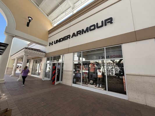 Kalinga Ashok Under Armour Toronto Premium Outlet Outlet Mall Dr