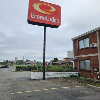 Econo Lodge Darien Lakes - Hotels Near Me - Corfu, New York Econo Lodge Darien Lakes - Hotels Near Me - Corfu, New York