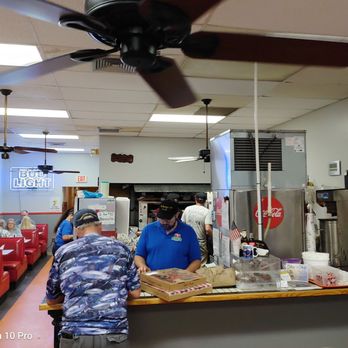Mount Dora Pizza & Subs - Kitchen/register - Pizza Near Me - Mount Dora, Florida