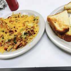 Jennifer's Roundabout Restaurant - The usual hash, gluten free toast and eggs. Mmm!