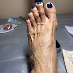 Fashion Nails and Spa - Blue tootsies