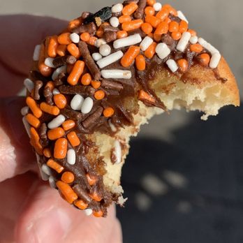 Daily Dozen Doughnut - Bakeries Near Me - Seattle, Washington