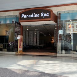 Paradise Spa - Getting a quick massage