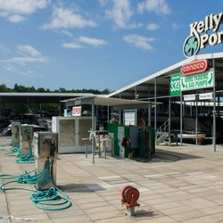 Kelly's Port - The Kelly's Port gas dock where you'll find our friendly and helpful Dock Angels along with some of the cheapest gas on the Lake!