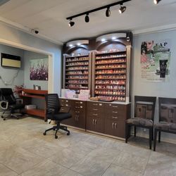 Emmy's Hair & Nails Salon