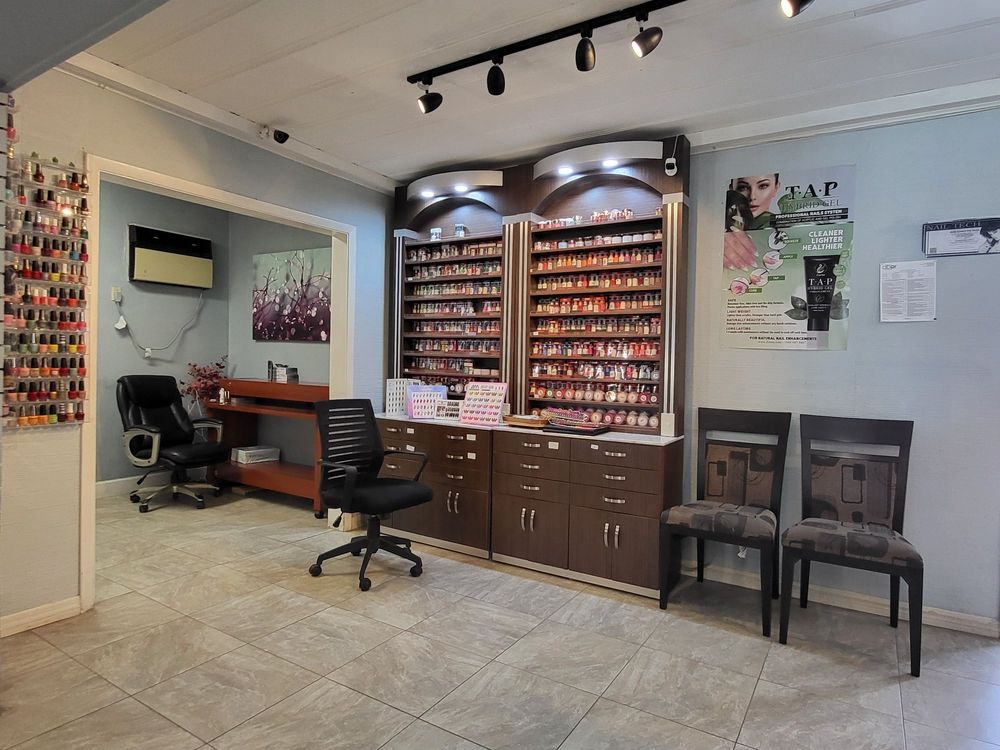 Emmy's Hair &  Nails Salon Image