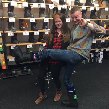 Epic Mountain Gear - The Legendary Ellen & Jesse - Ski & Snowboard Shops Near Me - Boulder, Colorado