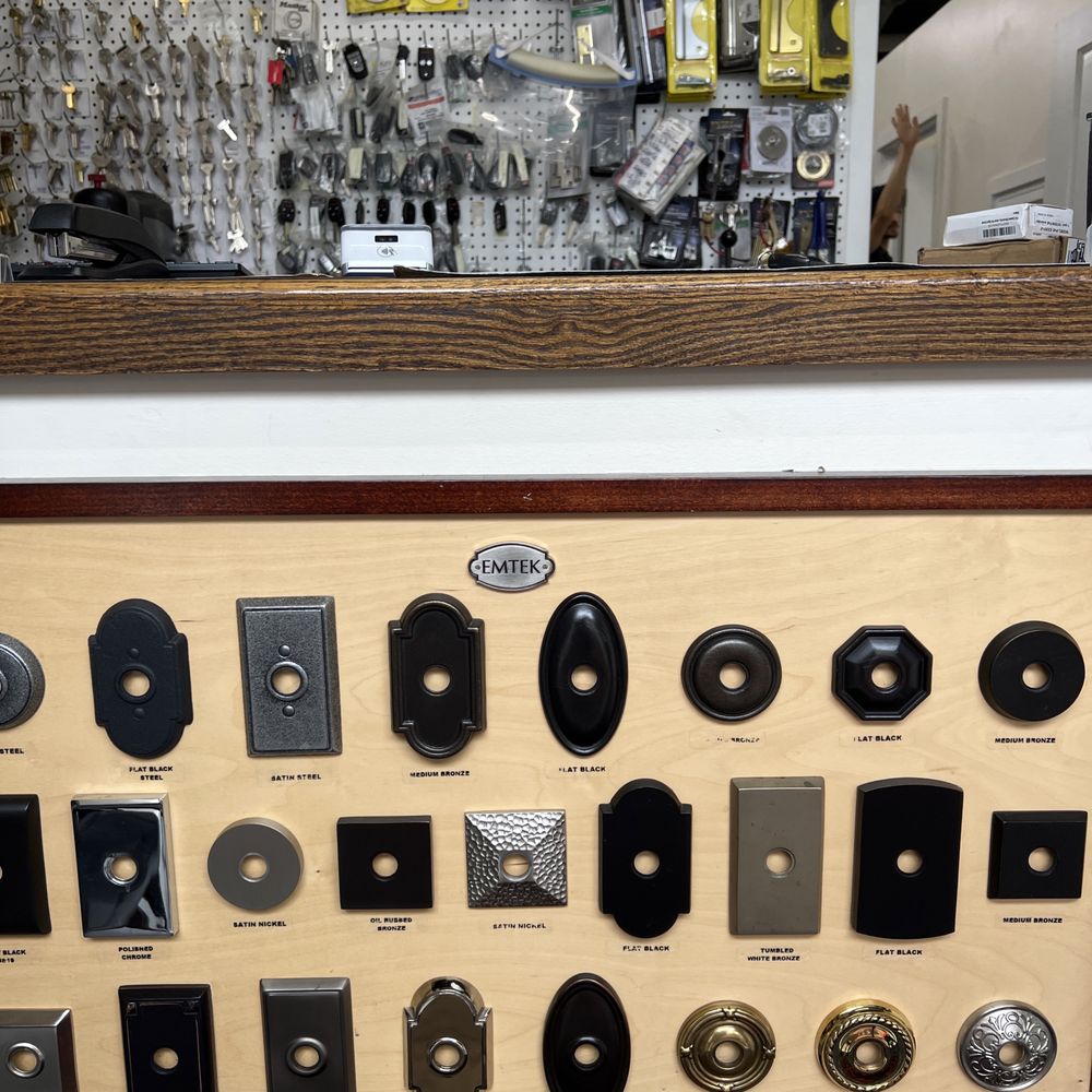 Quick Key Locksmith - Counter - Keys & Locksmiths Near Me