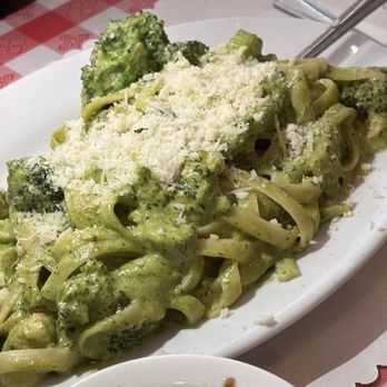 Mama D's Italian Kitchen - I had the vegan Brad's Vegetarian Lasagna pesto Alfredo with chicken with Sergio's Broccoli Al Pesto stuff  pasta seafood pasta - Italian Near Me - Hermosa Beach, California