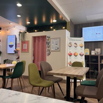 Leafy Korean Dessert Cafe - tables and chairs - Desserts Near Me - Overland Park, Kansas