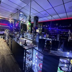 South Broadway Smoke Zone - Store view
