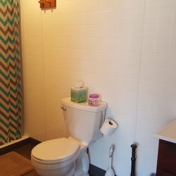 Eddies Salmon River Lodge - Room 3 (upstairs) bathroom