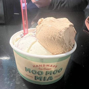 Moo Moo Mia - Double scoop Stracciatella and Double mocha chip - Ice Cream & Frozen Yogurt Near Me - Monrovia, California