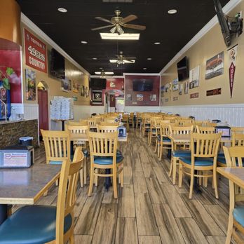 Bossman's Pizza - Length of the place from sitting at the front of the place. 7 TVs up in here too. - Pizza Near Me - San Jose, California Bossman's Pizza - Length of the place from sitting at the front of the place. 7 TVs up in here too. - Pizza Near Me - San Jose, California