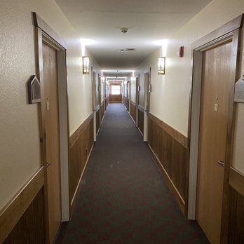 Reid Ridge Lodge - Hallway - Hotels Near Me - Blue Ridge, Georgia Reid Ridge Lodge - Hallway - Hotels Near Me - Blue Ridge, Georgia