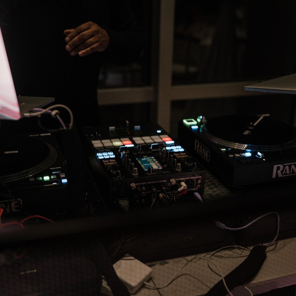 His Clean Deck Setup His Clean Deck Setup