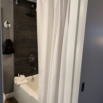 Omaha Marriott - Bathroom - Hotels Near Me - Omaha, Nebraska Omaha Marriott - Bathroom - Hotels Near Me - Omaha, Nebraska