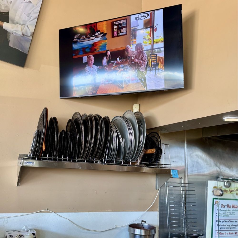 A Carini's Pizza & Pasta - Tv - Italian Near Me - Murrieta, California