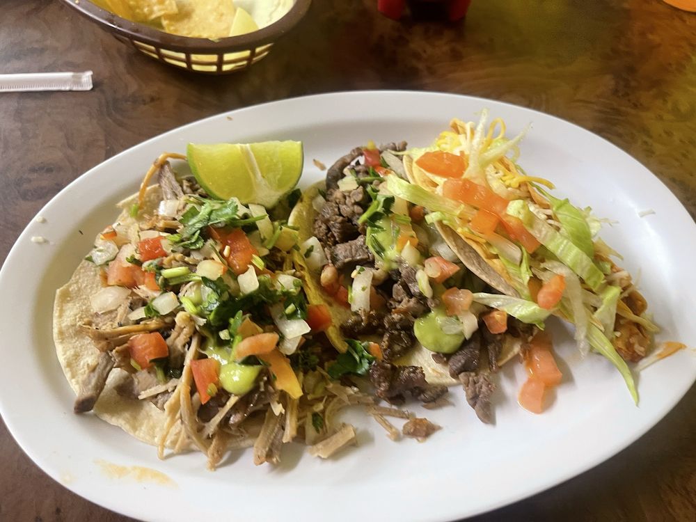 Lucy's Mexican Grill Logo