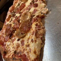 La Villa - Meat lovers pizza