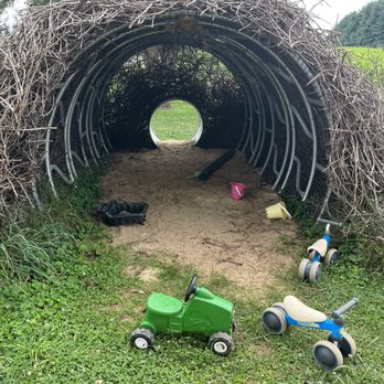 Bleu Frog Vineyards - Such a great spot for little kids - Wine Tasting Room Near Me - Leesburg, Virginia Bleu Frog Vineyards - Such a great spot for little kids - Wine Tasting Room Near Me - Leesburg, Virginia
