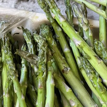 Safeway - Soggy green tips indicating they are not fresh - Grocery Near Me - Sacramento, California Safeway - Soggy green tips indicating they are not fresh - Grocery Near Me - Sacramento, California