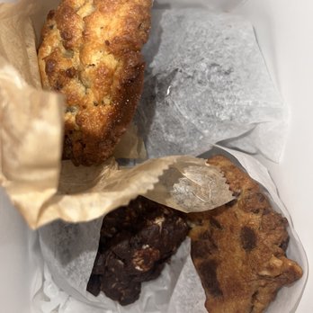 Levain Bakery - Caramel Coconut Chocolate Chip Cookie - Bakeries Near Me - Los Angeles, California Levain Bakery - Caramel Coconut Chocolate Chip Cookie - Bakeries Near Me - Los Angeles, California