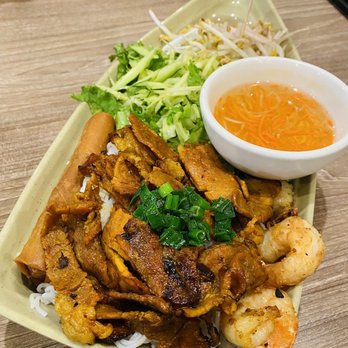 Bone & Broth - Vermicelli with chicken, shrimp, and egg roll - Vietnamese Near Me - Ontario, California