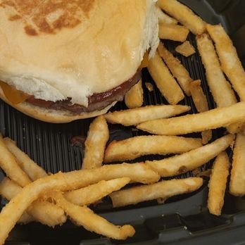 Hearsay on the Green - Cheese burger - Cocktail Bars Near Me - Houston, Texas Hearsay on the Green - Cheese burger - Cocktail Bars Near Me - Houston, Texas