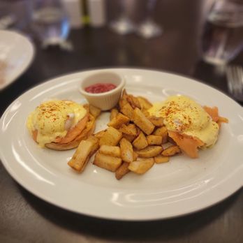 Il Piatto - Smoked Salmon Benedict - Italian Near Me - Washington, DC, District of Columbia Il Piatto - Smoked Salmon Benedict - Italian Near Me - Washington, DC, District of Columbia