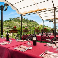 Il Covo - La terrazza del Ristorante Il Covo con vista su Montepulciano.