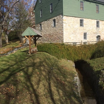 Locke Store - Picnic right here with the water flowing. Get your wine and gourmet picnic at Locke Store. - Bakeries Near Me - Millwood, Virginia