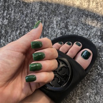 Hot Nail Spa - Doesn't match at all - Nail Salons Near Me - Hialeah, Florida