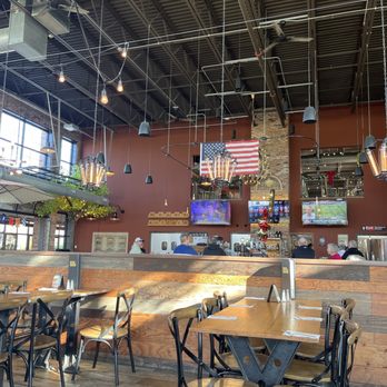 New York Beer Project - Clean open dining room with great ambiance - Breweries Near Me - Lockport, New York