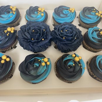 Chaqueta Cakes - Custom red velvet vegan cupcakes - Desserts Near Me - Bellflower, California