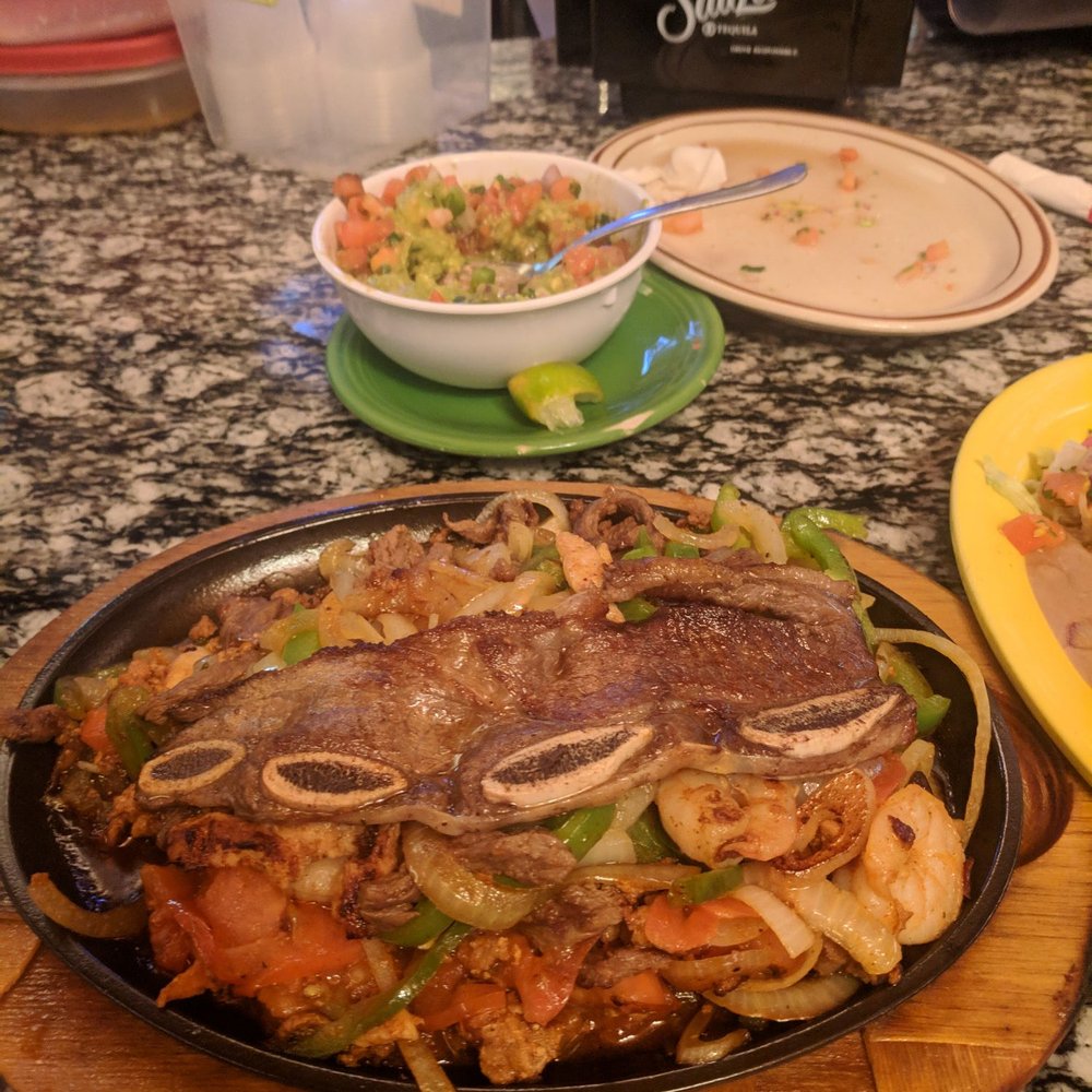 El Mezcal Mexican Restaurant - Fajitas to feed a village! - Sports Bars Near Me - Columbus, Nebraska El Mezcal Mexican Restaurant - Fajitas to feed a village! - Sports Bars Near Me - Columbus, Nebraska