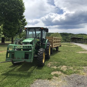 Gala Farmhouse Vacation Rental - Guest Houses Near Me - Eagle Rock, Virginia