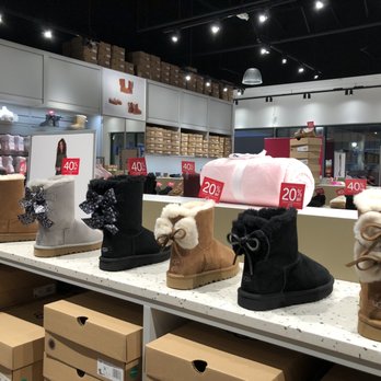 Clinton Premium Outlets - Shopping Centers Near Me - Clinton, Connecticut